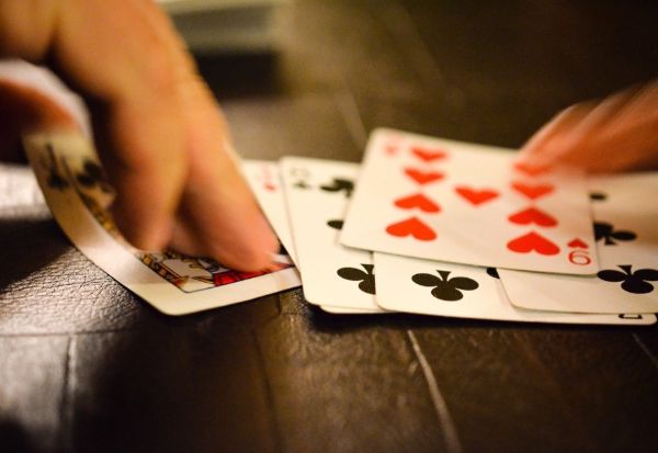 賭場高手經驗談大老二技巧一次掌握原來組牌是關鍵？